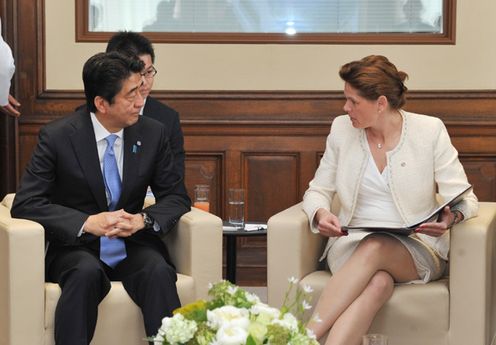 Photograph of the Japan-Slovenia Summit Meeting (2)