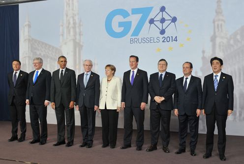 Photograph of the Prime Minister attending a photograph session with G7 and EU leaders (1)