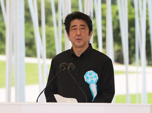 Photograph of the Prime Minister delivering an address at the Memorial Ceremony to Commemorate the Fallen on the 69th Anniversary of the End of the Battle of Okinawa (2)