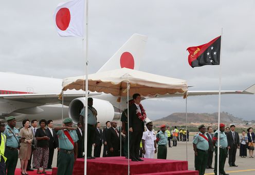 Photograph of the welcome ceremony at the airport