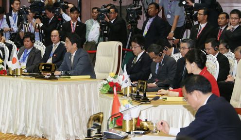 Photograph of Prime Minister Abe attending the ASEAN Plus Three Summit (2)