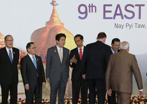 Photograph of the East Asia Summit (commemorative photo session)(1)