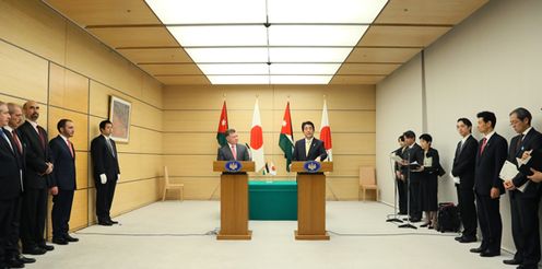 Photograph of the Japan-Jordan joint press announcement (2)
