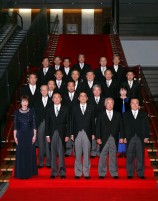 Photograph of the new Abe Cabinet lining up for a commemorative photo session