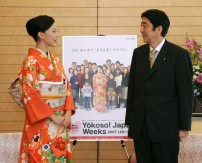 Photograph of Prime Minister holding talks with Ms. Yoshino Kimura, the Goodwill Ambassador for Tourism