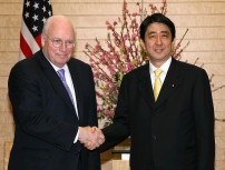 Photograph of Prime Minister Abe shaking hands with US Vice President Cheney