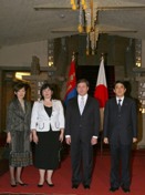 Commemorative photograph of Prime Minister and Mrs. Abe and President Enkbayar and Mrs. Onongiin Tsolmon in the Prime Minister's Residential Quarters