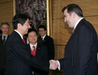 Photograph of Prime Minister Abe welcoming President Saakashvili