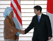 Photograph of Prime Minister Abe shaking hands with President Sirleaf