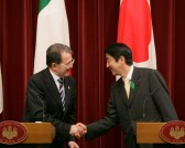 Photograph of the two leaders shaking hands at the joint press conference