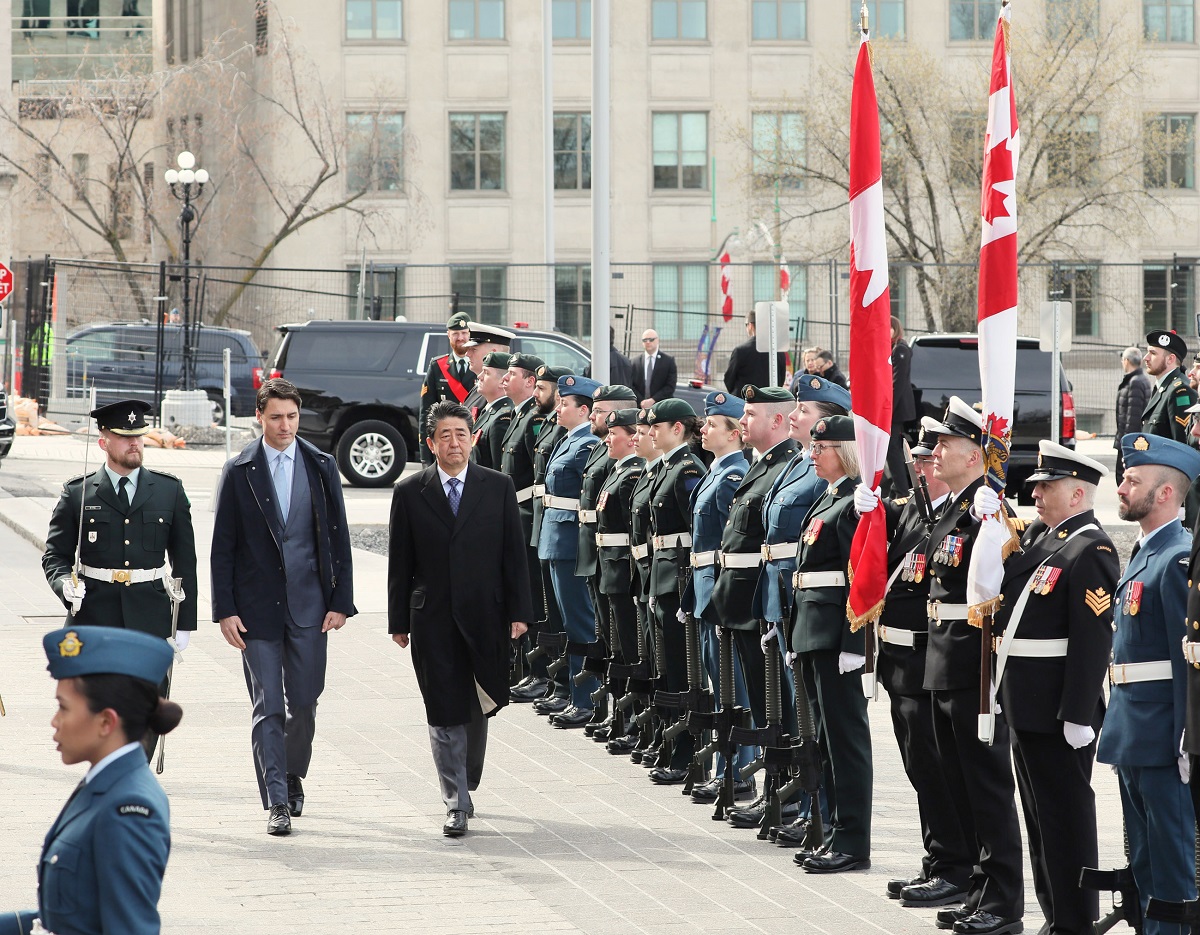 Photograph of the Prime Minister being welcomed by the Prime Minister of Canada (6)