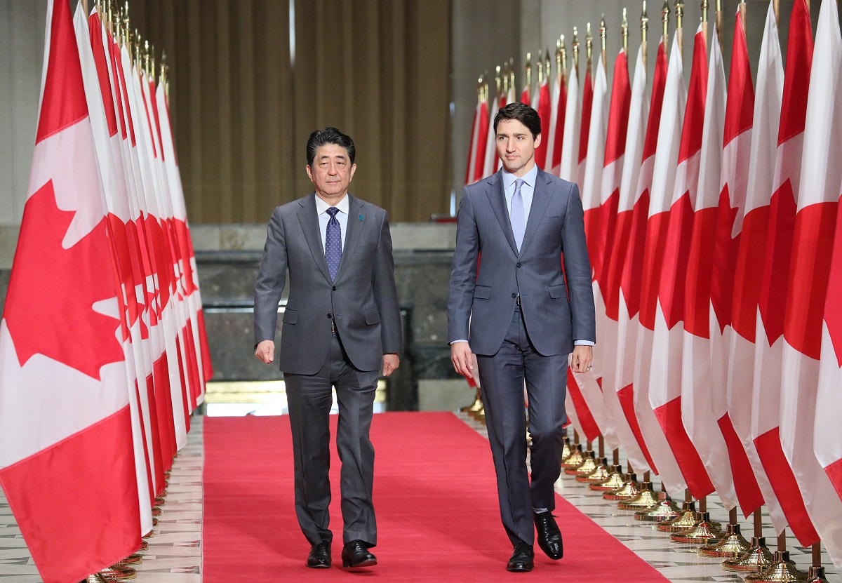 Photograph of the leaders heading to the signing ceremony and joint press conference (3)