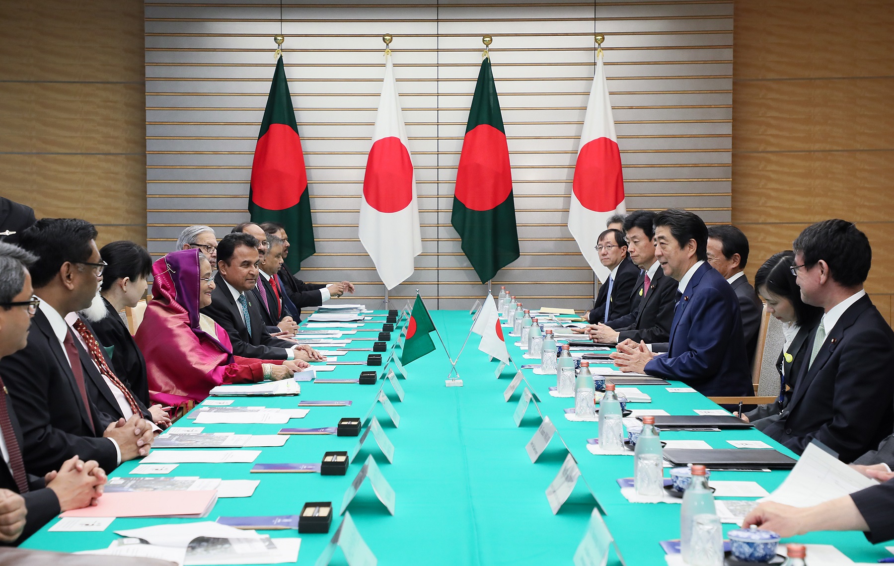 Photograph of the Japan-Bangladesh Summit Meeting (1)