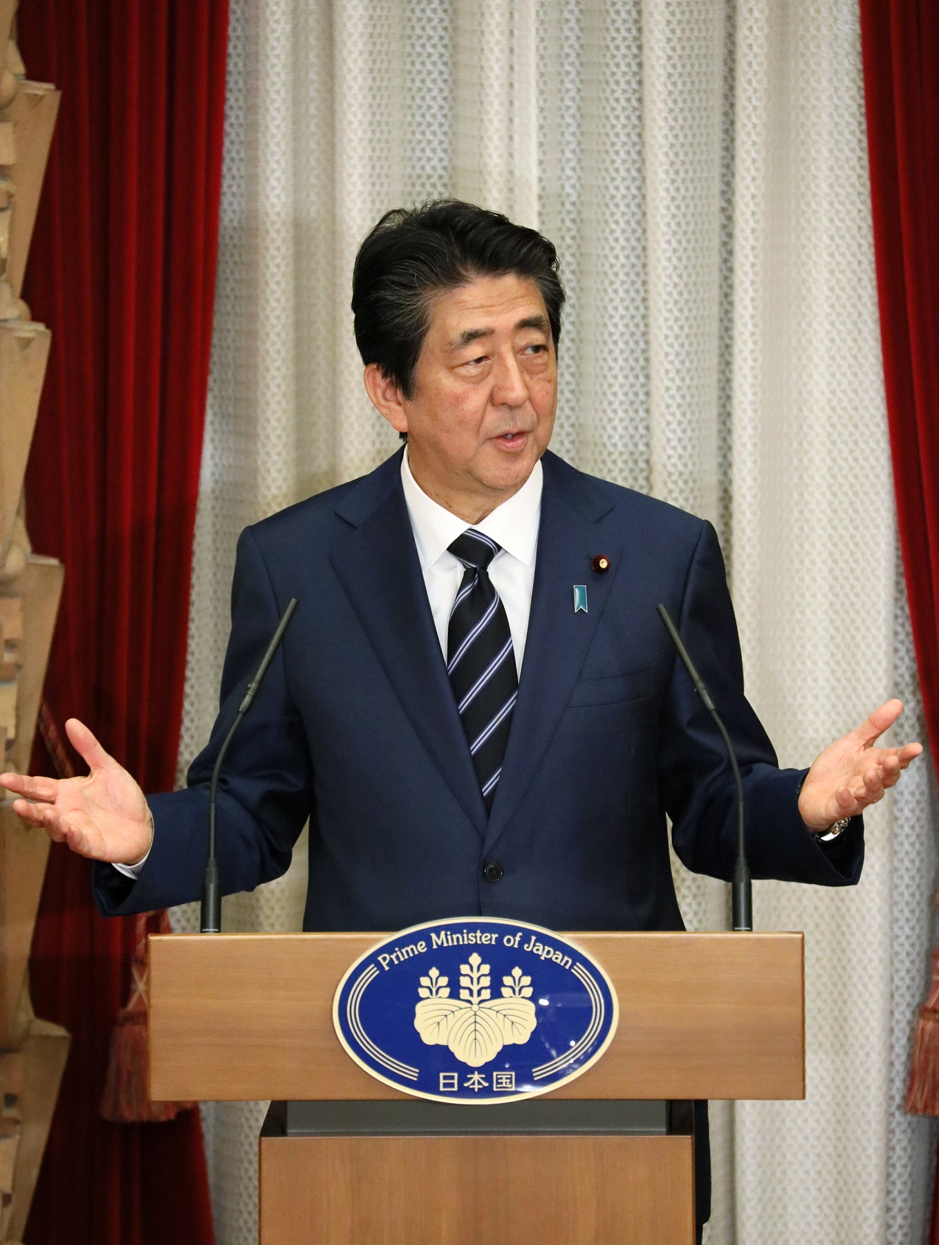 Photograph of the Prime Minister delivering an address at the banquet hosted by Prime Minister Abe and Mrs. Abe (3)