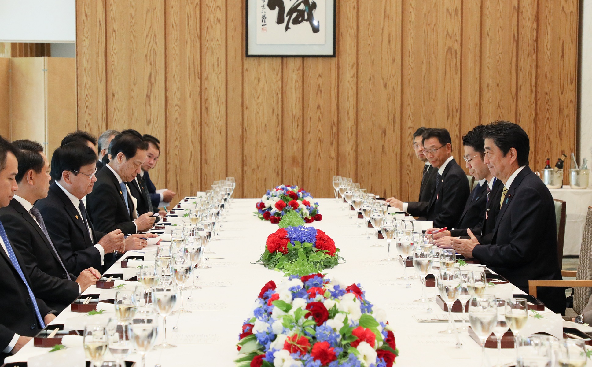 Photograph of the Japan-Lao Summit Meeting (1)