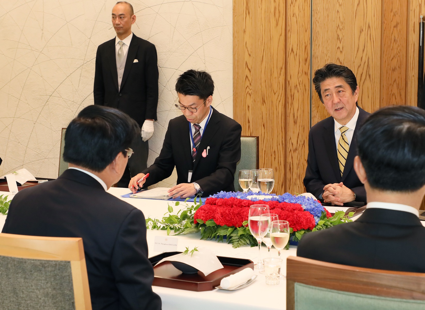 Photograph of the Japan-Lao Summit Meeting (2)