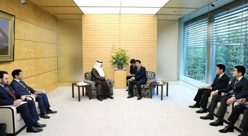 Photograph of the Prime Minister receiving the courtesy call (2)