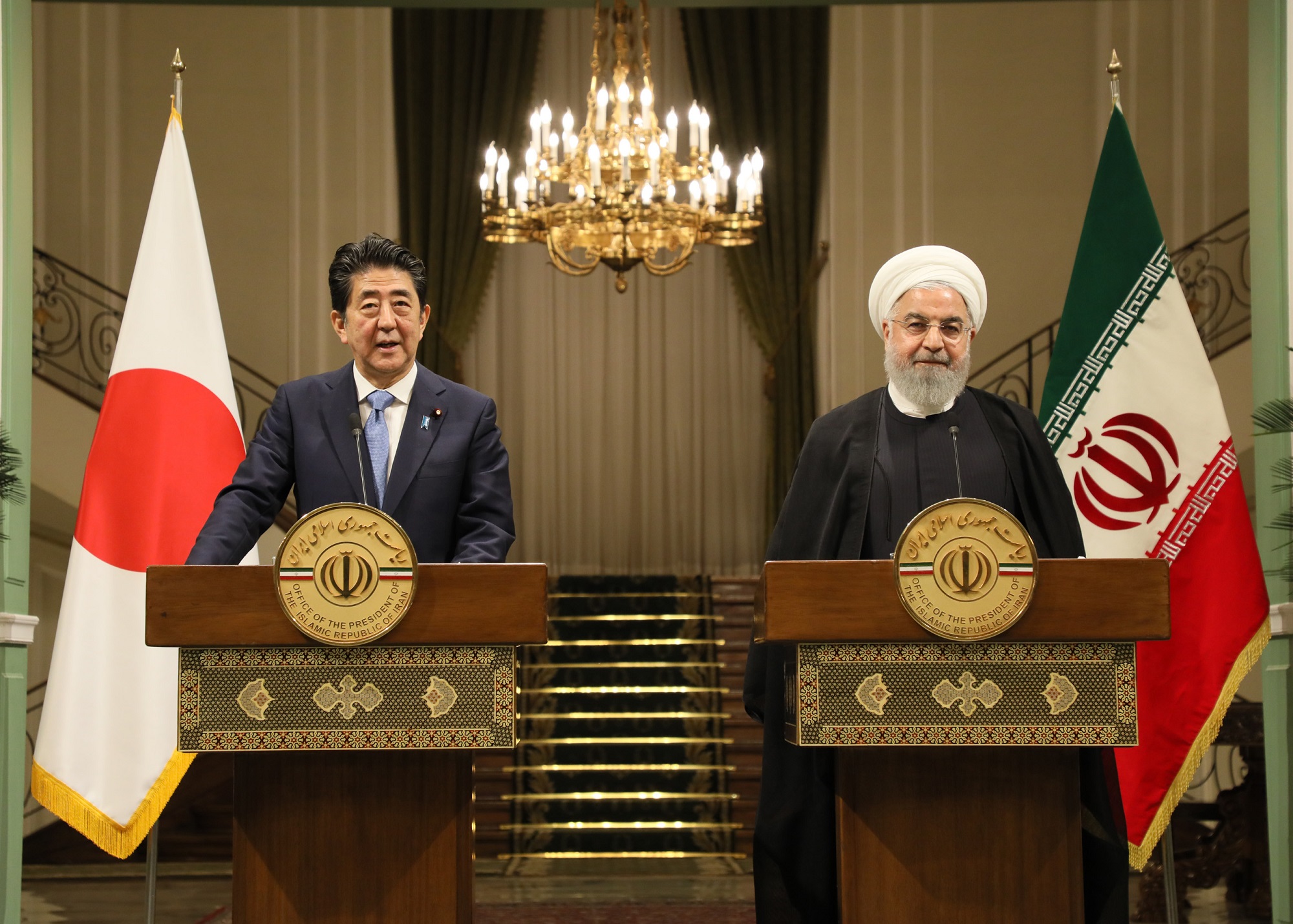 Photograph of the Japan-Iran joint press announcement (1)