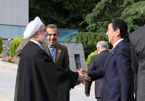 Photograph of the Prime Minister being welcomed by the President of Iran (1)