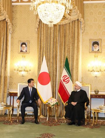 Photograph of the Japan-Iran Summit Meeting (1)