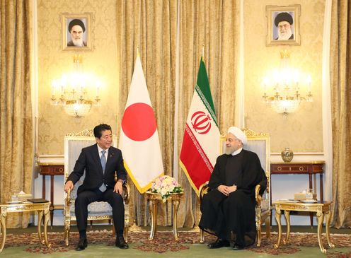 Photograph of the Japan-Iran Summit Meeting (3)