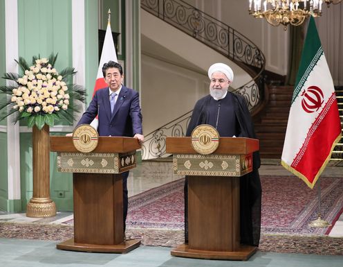 Photograph of the Japan-Iran joint press announcement (3)