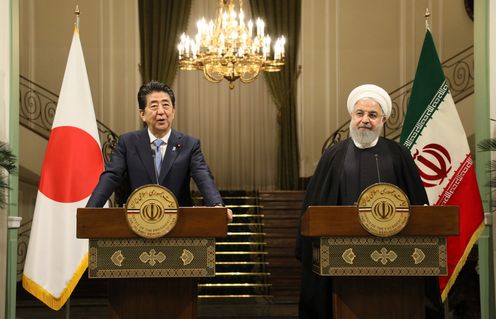 Photograph of the Japan-Iran joint press announcement (6)