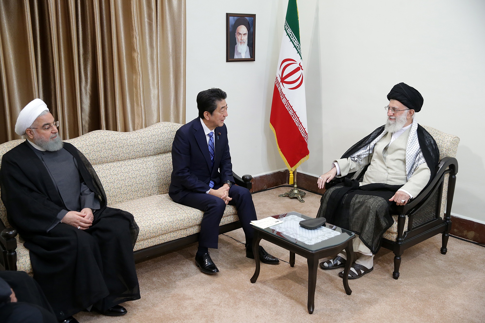 Photograph of the Prime Minister holding the meeting (photo courtesy of the Office of the Supreme Leader of Iran) (1)