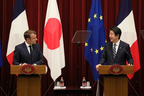 Photograph of the Japan-France joint press conference (1)
