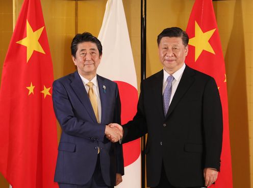 Photograph of the Japan-China Summit Meeting (1)