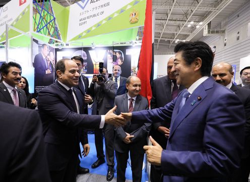 Photograph of the Prime Minister visiting the Japan-Africa Business Forum & Expo (1)