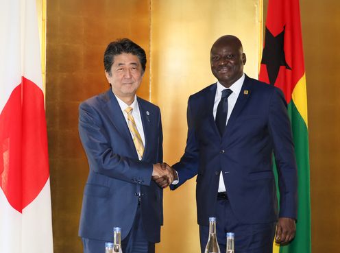 Photograph of the Japan-Guinea-Bissau Summit Meeting