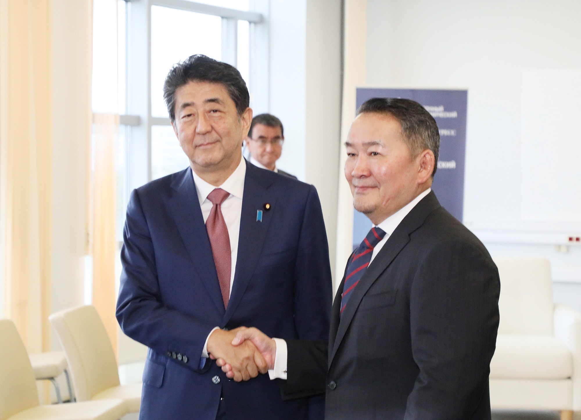 Photograph of the Japan-Mongolia Summit Meeting (1)