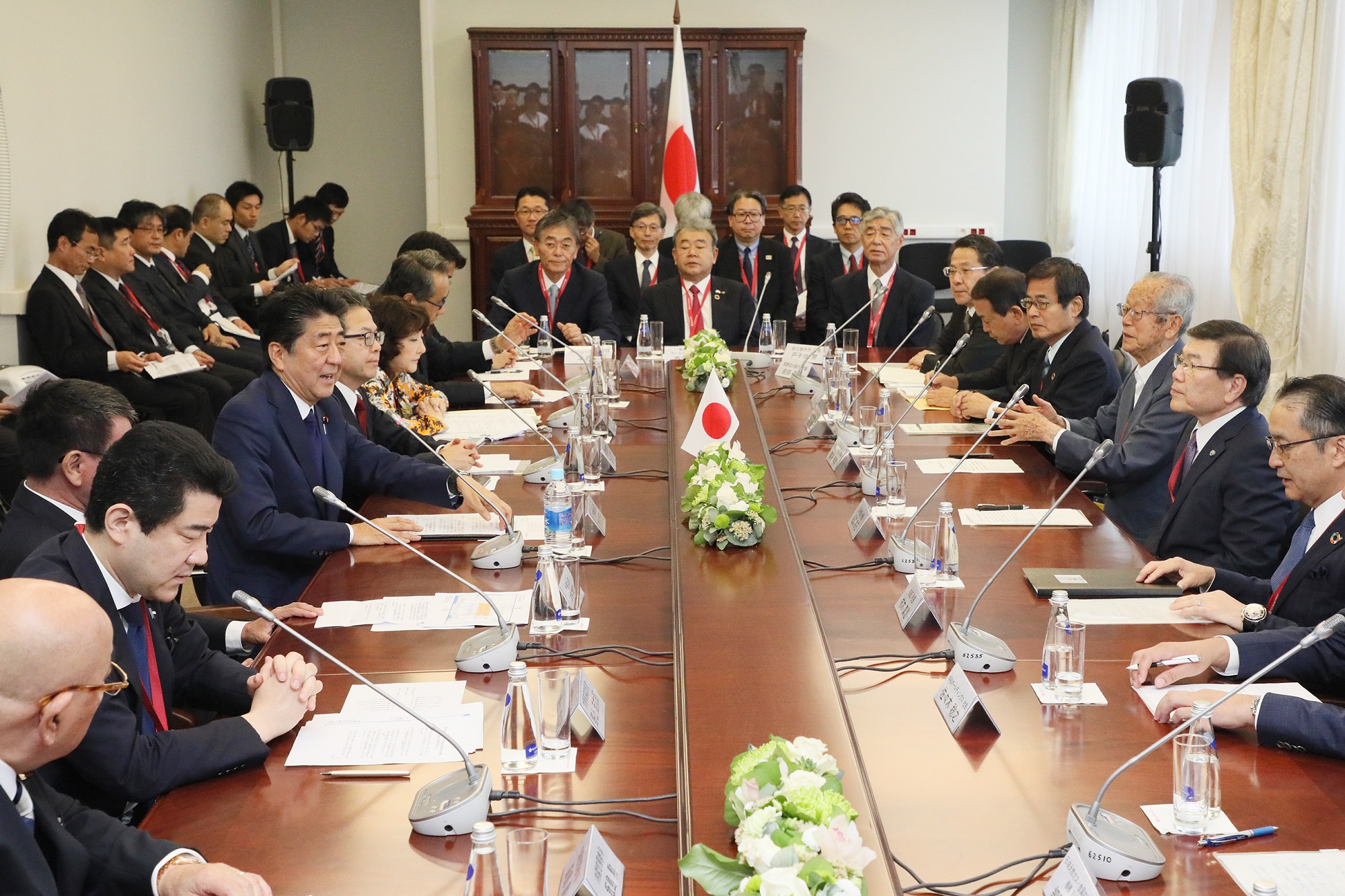 Photograph of the meeting with people involved with Japanese businesses and others (3)