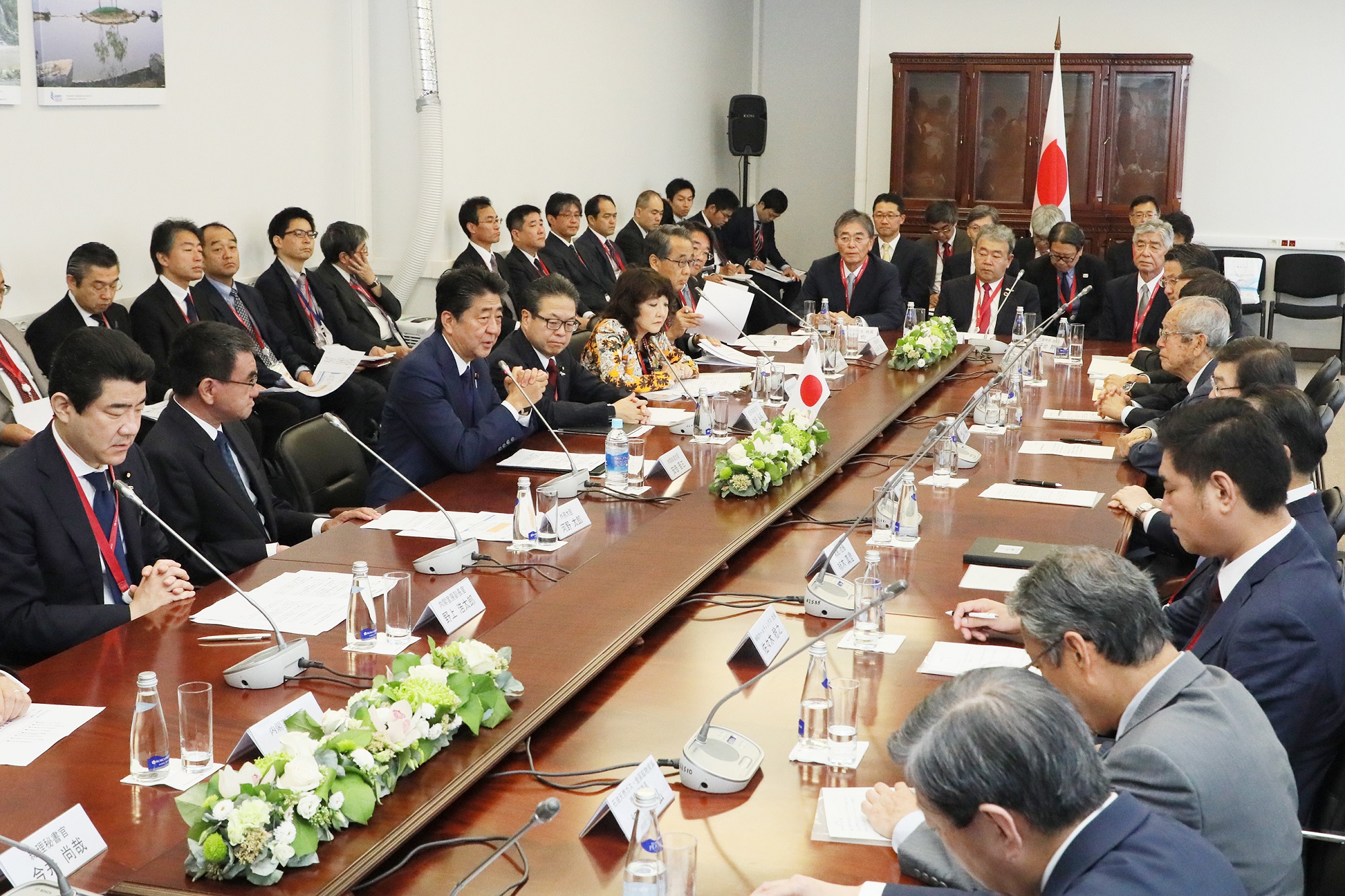 Photograph of the meeting with people involved with Japanese businesses and others (5)