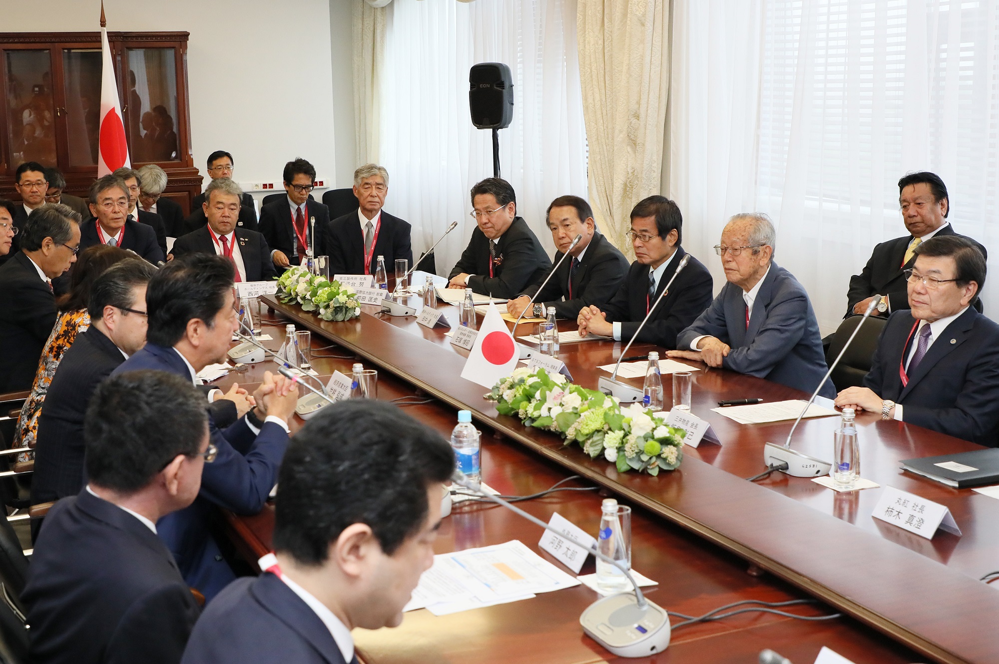 Photograph of the meeting with people involved with Japanese businesses and others (6)