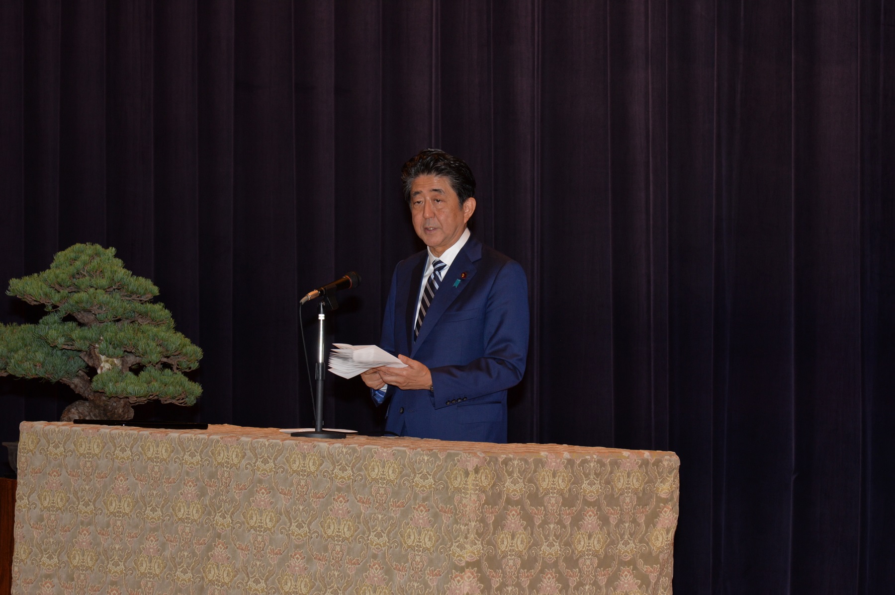 Photograph of the Prime Minister delivering an address (Photograph by the Ministry of Defense) 