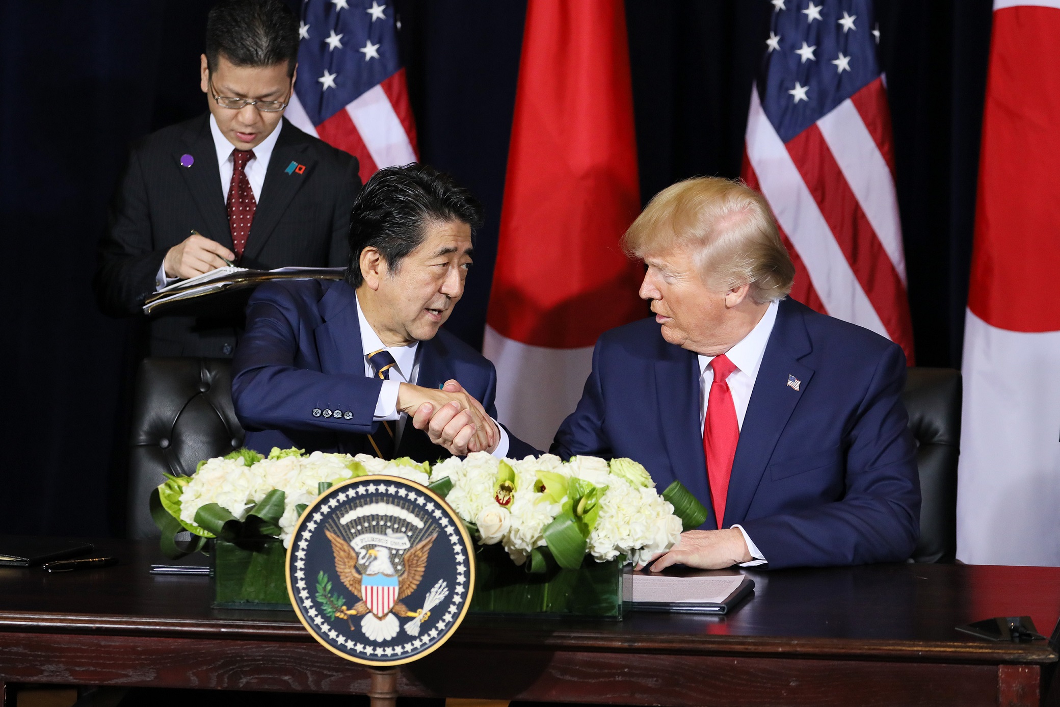 Photograph of the Japan-U.S. Summit Meeting (signing ceremony) (4)
