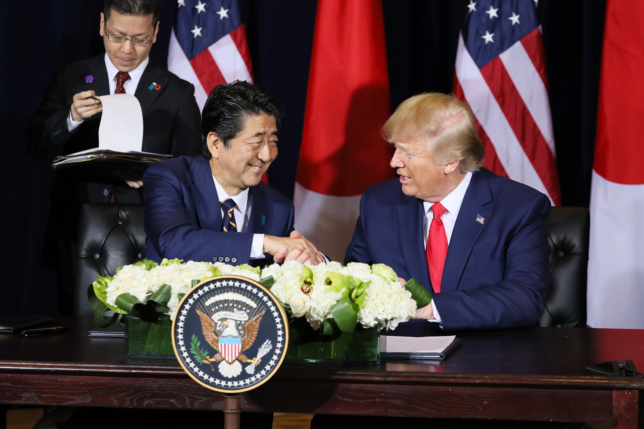 Photograph of the Japan-U.S. Summit Meeting (signing ceremony) (5)
