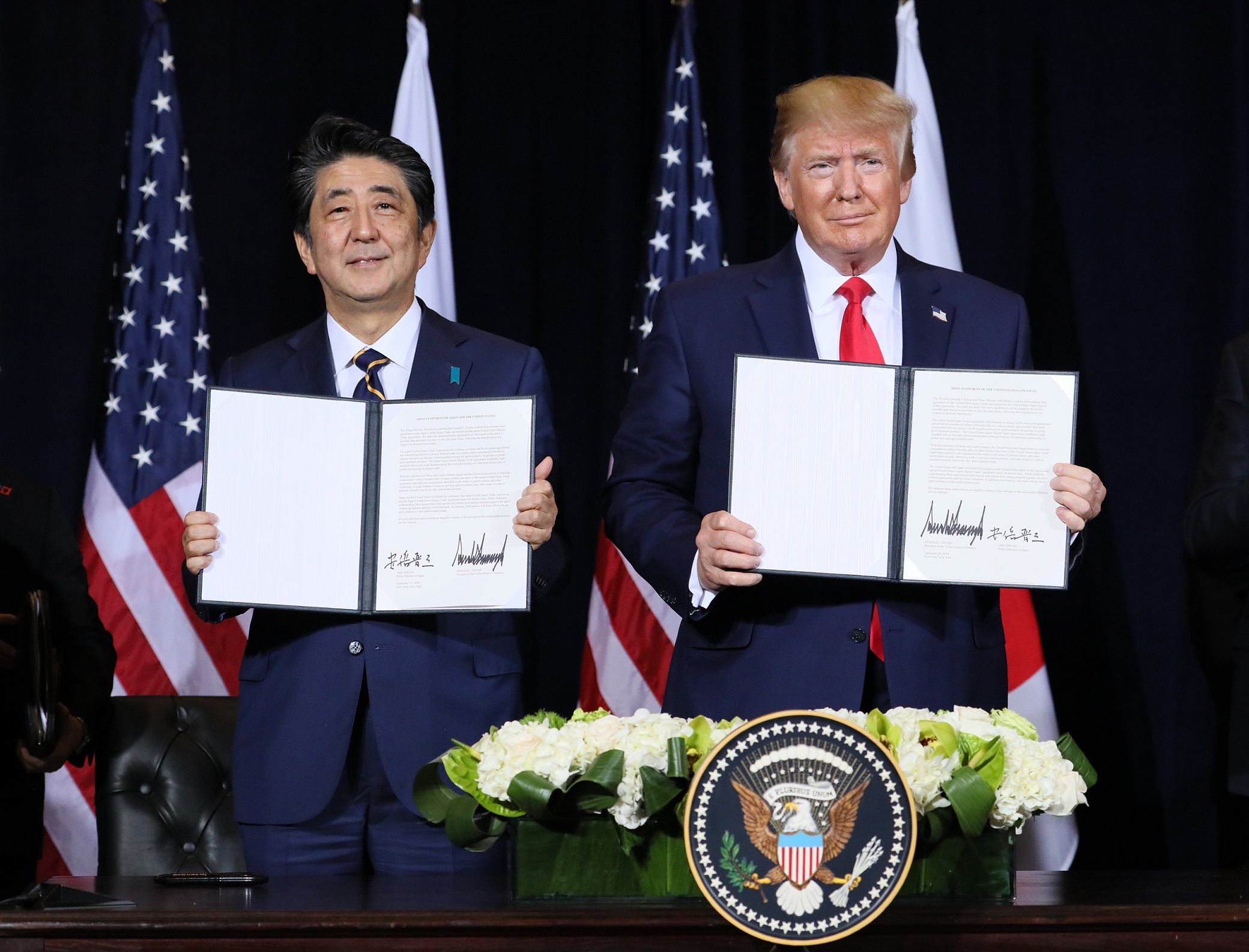 Photograph of the Japan-U.S. Summit Meeting (signing ceremony) (8)