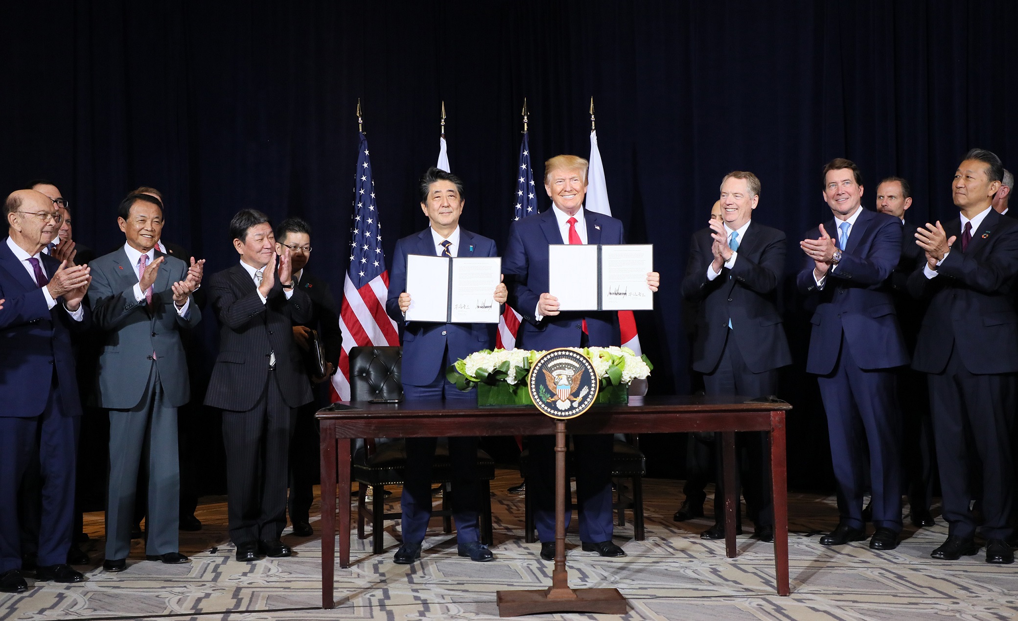 Photograph of the Japan-U.S. Summit Meeting (signing ceremony) (9)