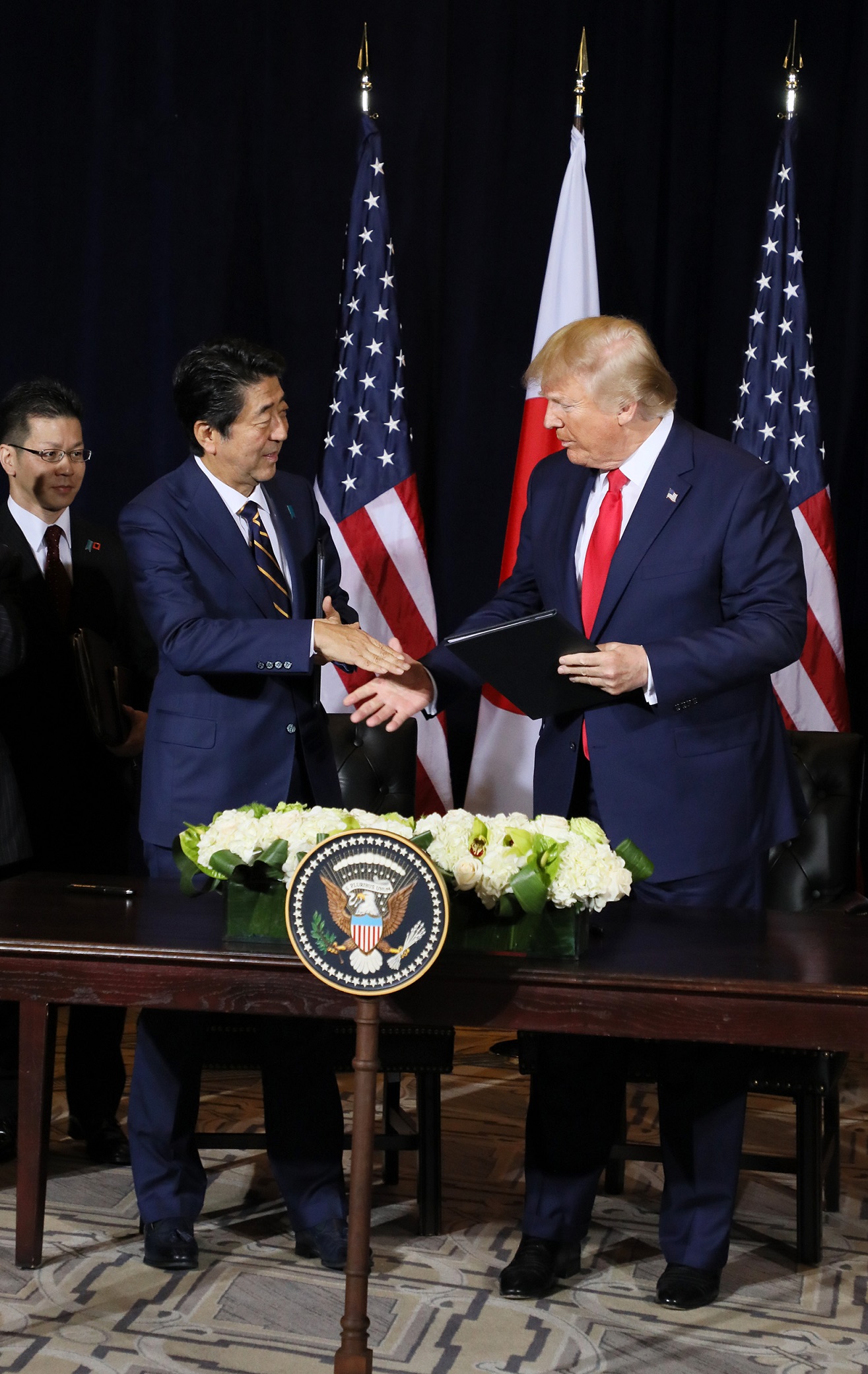 Photograph of the Japan-U.S. Summit Meeting (signing ceremony) (11)