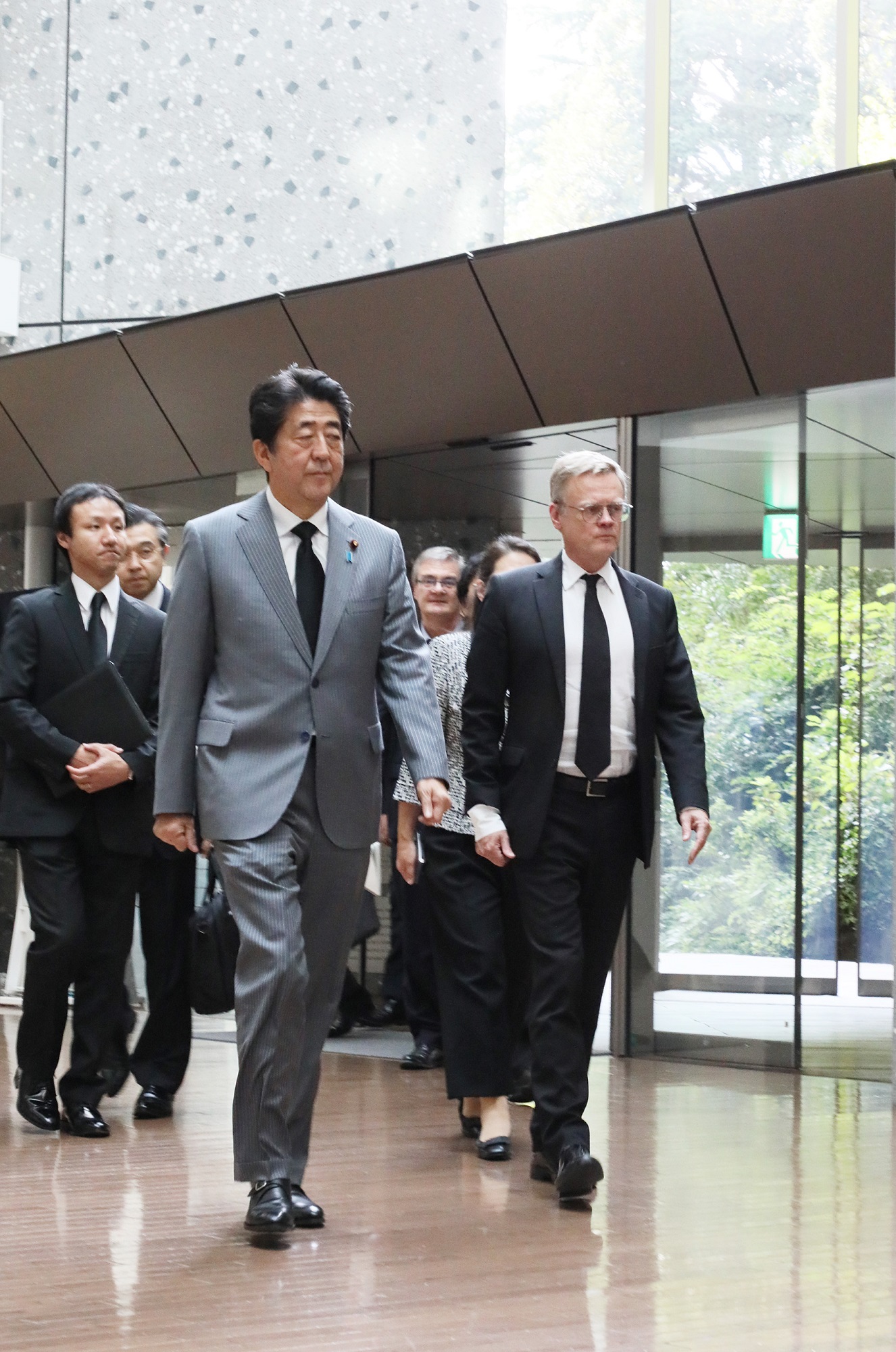 Photograph of the Prime Minister arriving to offer his condolences (1)