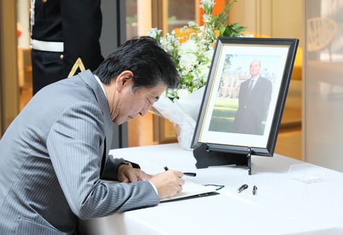 Photograph of the Prime Minister paying his condolences (3)
