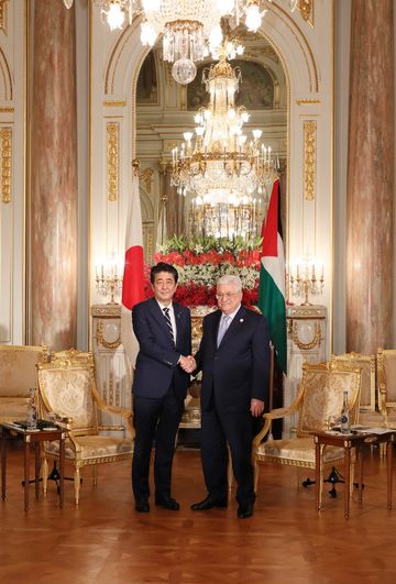 Photograph of the Japan-Palestine Summit Meeting (2)