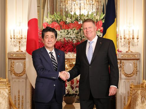 Photograph of the Japan-Romania Summit Meeting (1)
