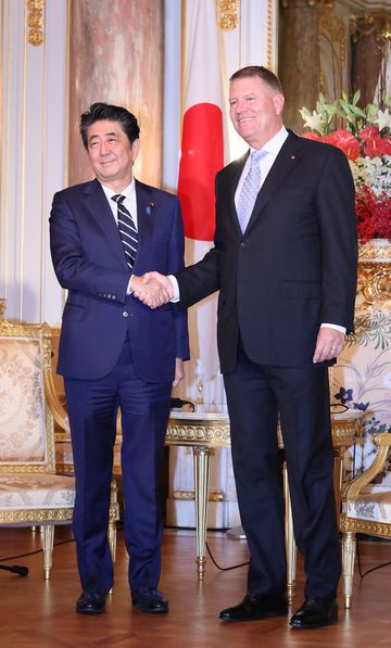 Photograph of the Japan-Romania Summit Meeting (2)