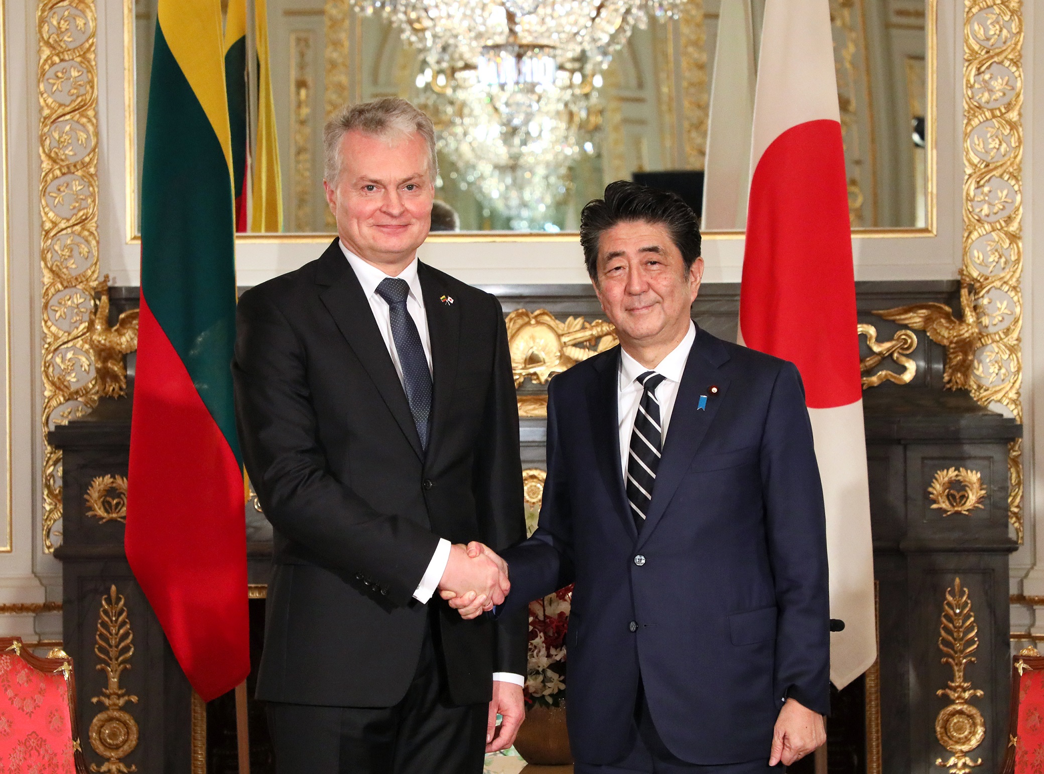 Photograph of the Japan-Lithuania Summit Meeting (1)