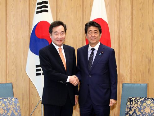 Photograph of the meeting with the Prime Minister of the Republic of Korea (1)