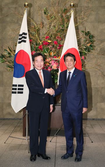 Photograph of the meeting with the Prime Minister of the Republic of Korea (2)